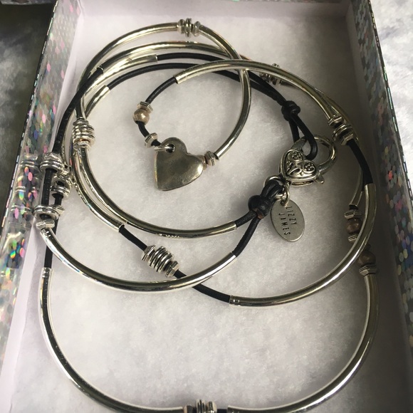 ☘️Lizzy James Heart Charm Wrap Bracelet☘️ - Picture 5 of 6